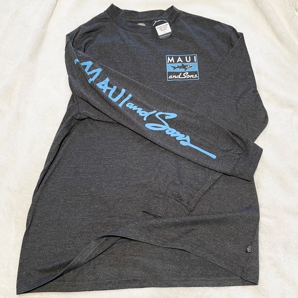 NWT Men’s Maui and Sons Long Sleeve Shark Logo Shirt - Picture 5 of 10